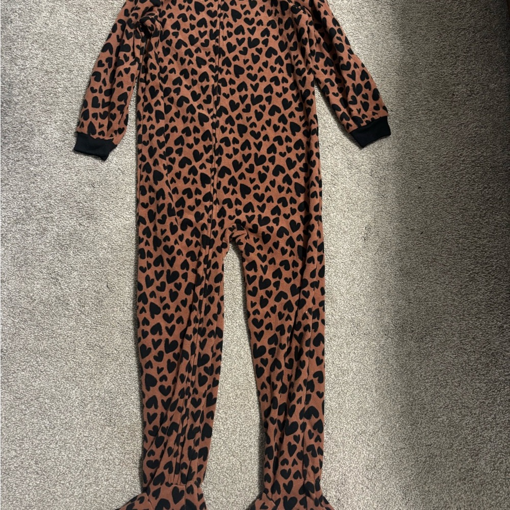 Carter’s girls onesie pajamas brown leopard print size 7